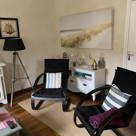 A L'abri Des Flots *